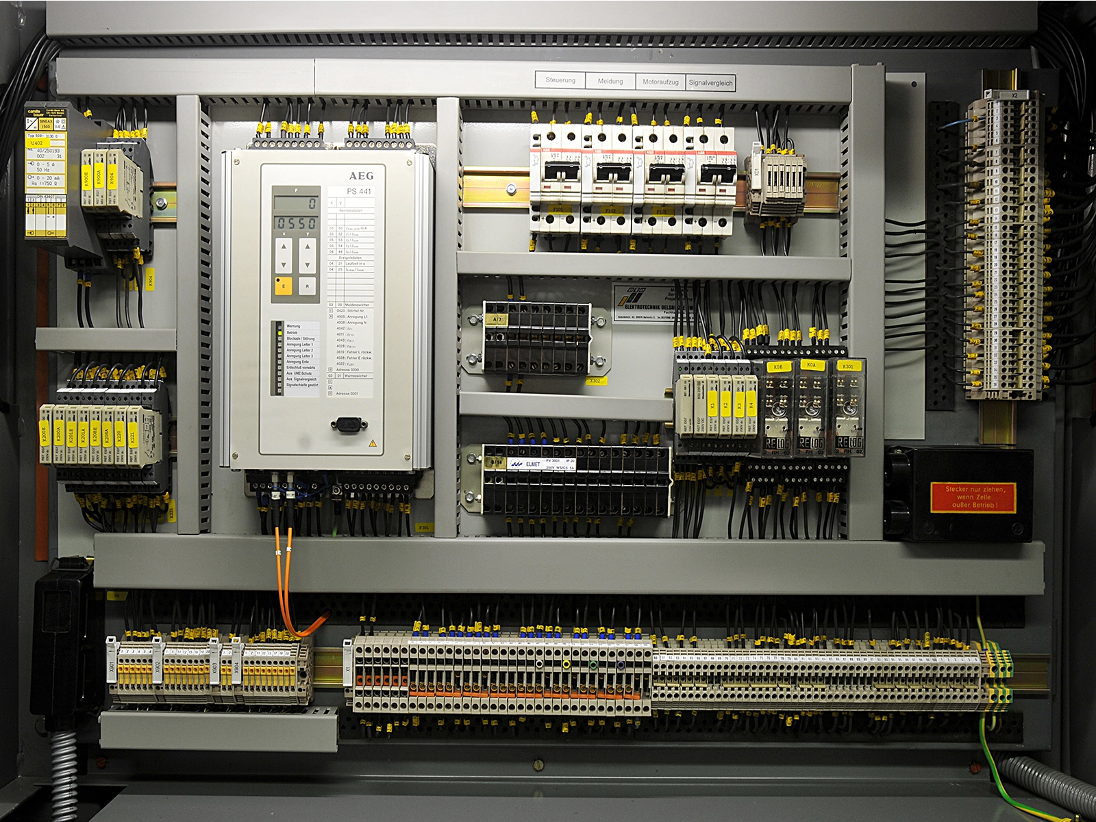Innenansicht elektrischer Schaltschrank