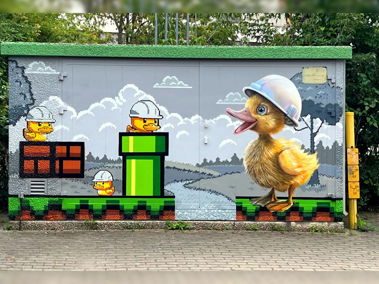 Fröhliche Entchen auf einer Gasregelstation an der Heinrich-Heine-Schule.