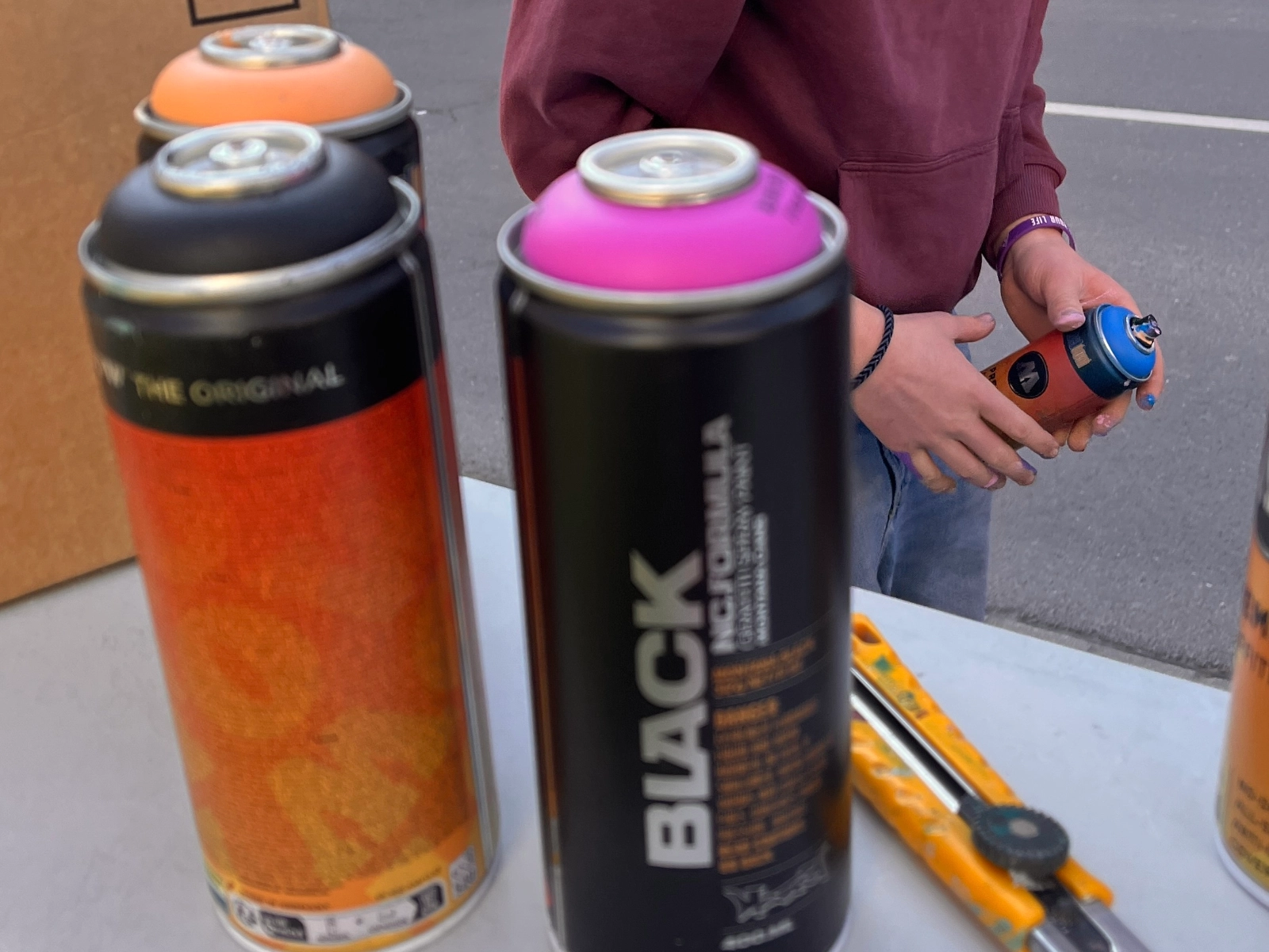 Mit Graffiti werden Stromkästen in kleine Kunstwerke verwandelt. 