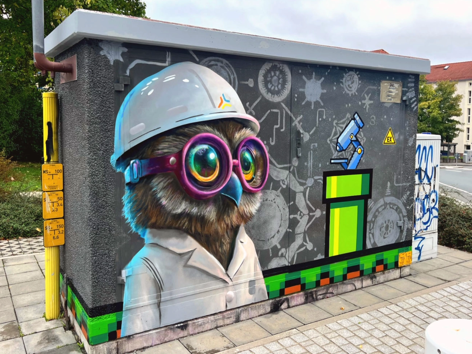 Eine schlaue Eule auf der Gasregelstation in der Kochstraße.