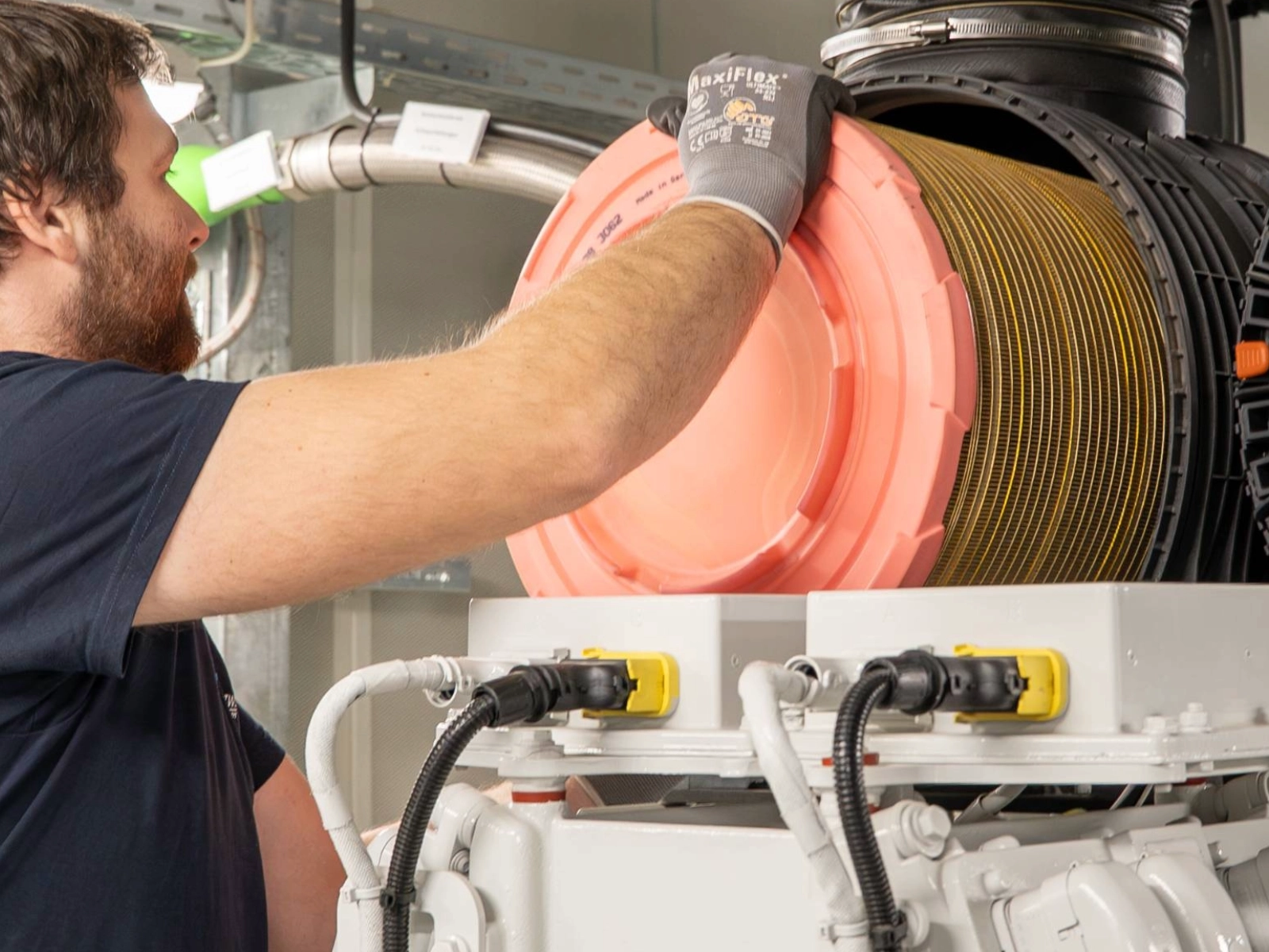 Stadtwerke Jena Netze Mitarbeiter warten eine Anlage