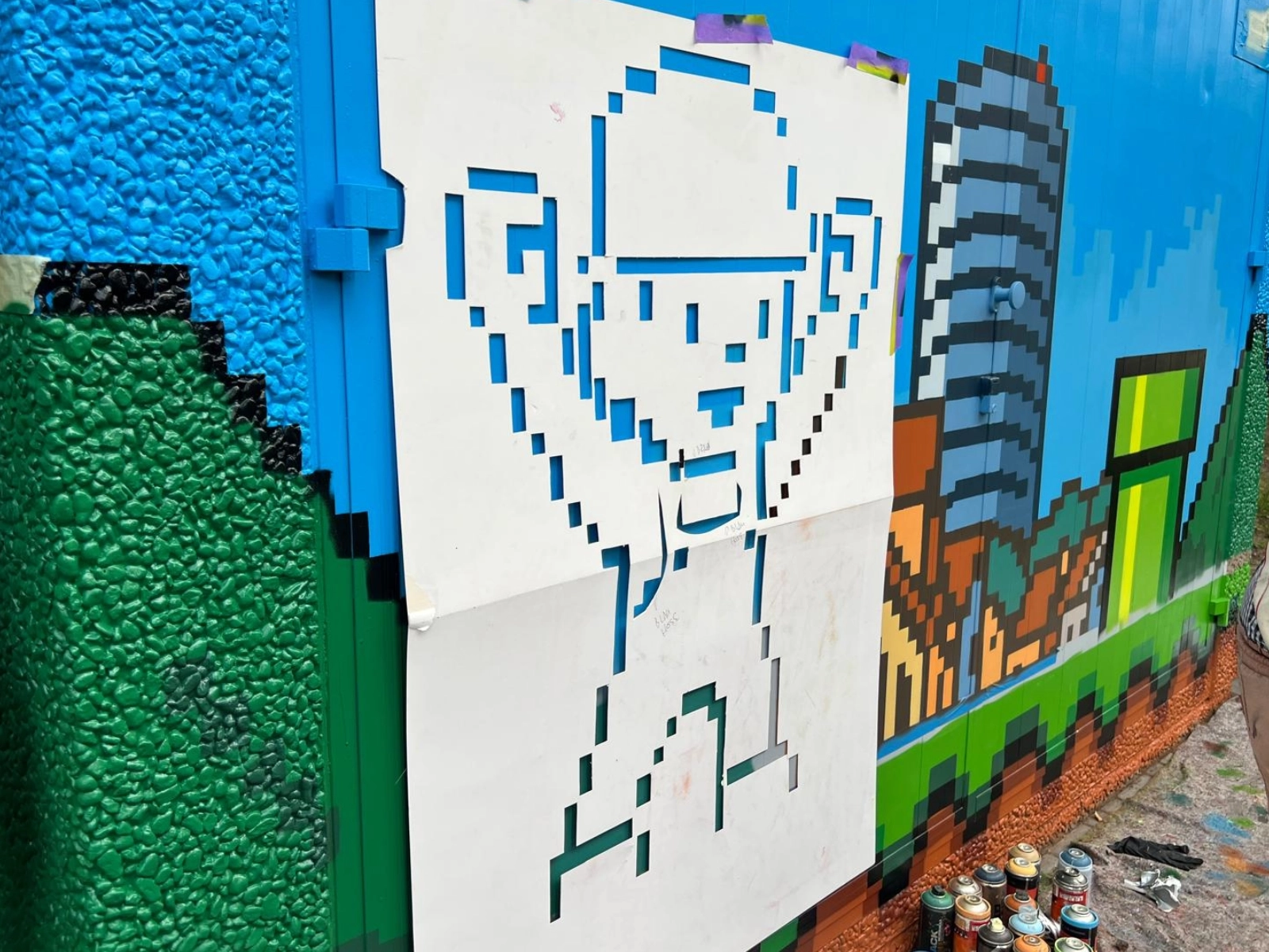 Das Herz von Computerspiele-Fans dürfte dieser Tage höherschlagen, wenn sie ihr Weg am Alexander-Puschkin-Platz vorbeiführt: Denn dort ziehen zwei neu gestaltete Gasregelstationen der Stadtwerke Jena Netze die Blicke auf sich.