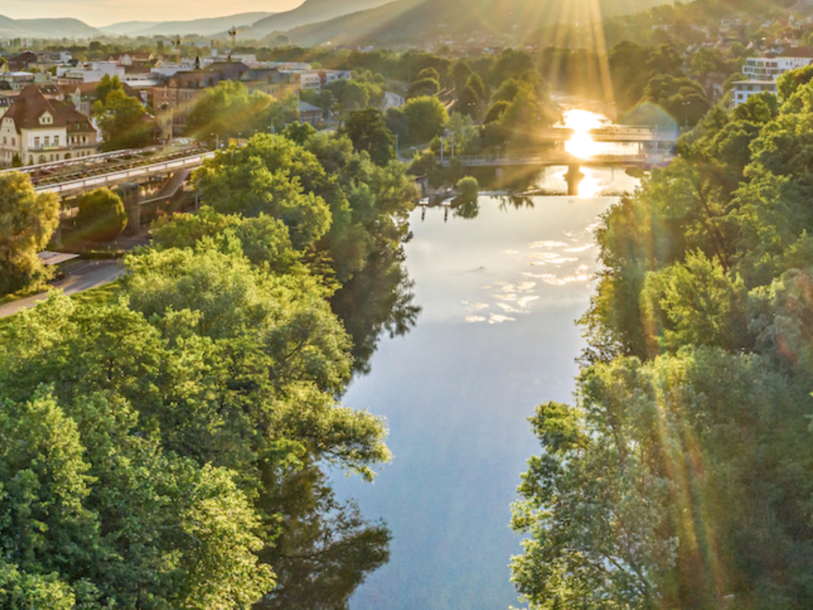 Saale fließt durch Jena - Symbolbild Flussthermie