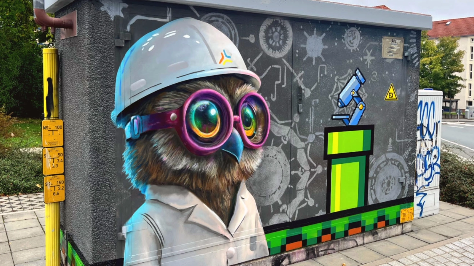 Eine schlaue Eule auf der Gasregelstation in der Kochstraße.